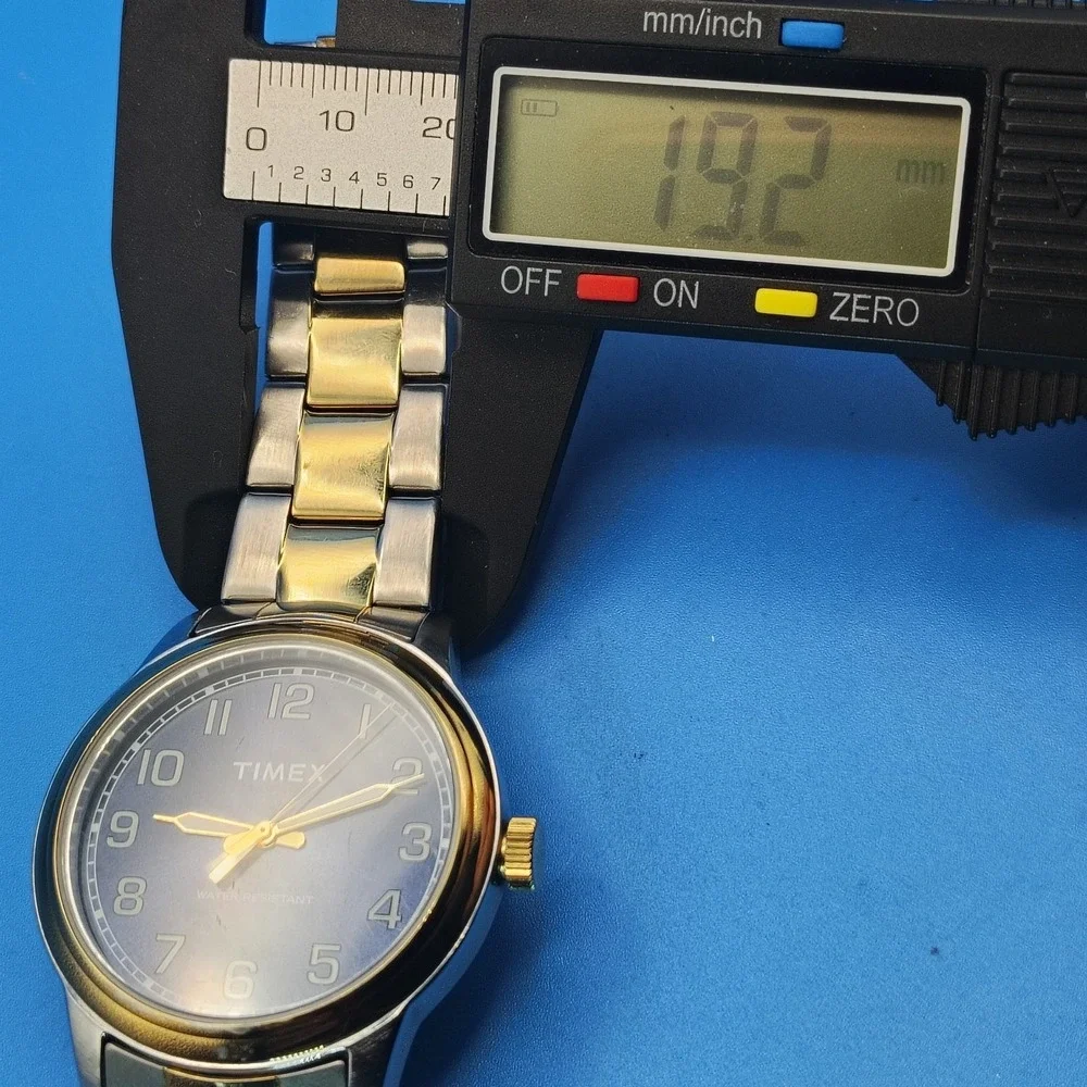 Vintage 2006 Timex‎ 38mm Two Tone Mens Quartz Watch Stainless Steel